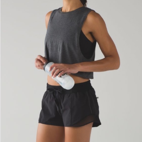 Lululemon Hotty Hot Short Black (First Release) *2.5" size 6 - Picture 6 of 16